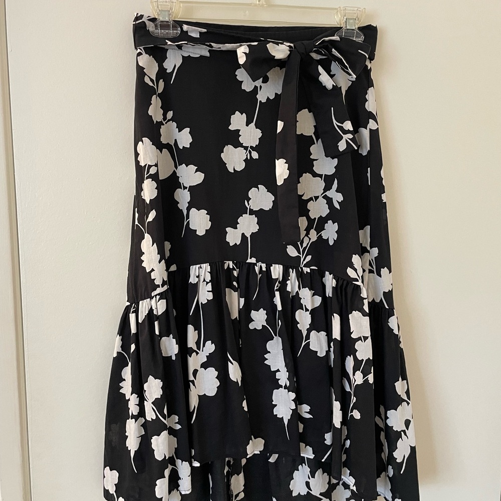 Ann Taylor Black and White Floral A-Line Skirt